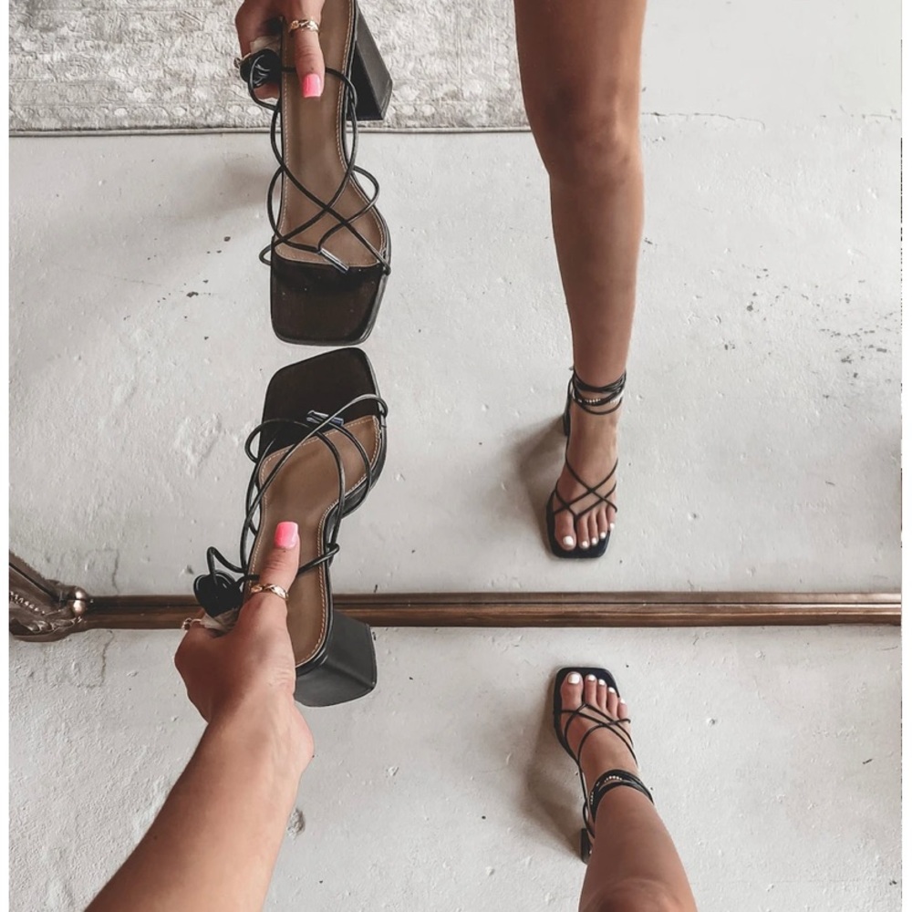 new Black Strappy Heel